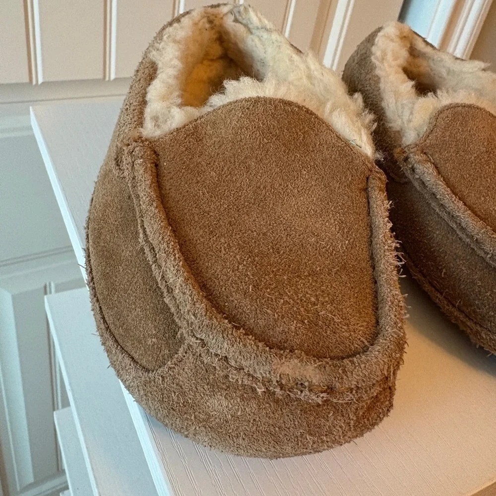 UGG Ascot Men's Suede Moccasin Slippers - Tan size 6